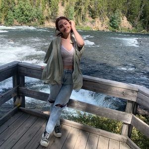 Meet your Posher, Izzy